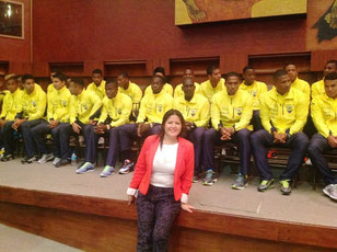 La selección ecuatoriana de fútbol en la sala Nela Martínez de la Asamblea Nacional del Ecuador en Quito.