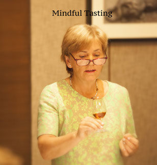 Mindfulness Coach Stefanie Breme beim Whisky Tasting