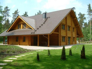 Großzügiges Blockbohlenhaus - Massivblockhaus - Jagdhaus - Blockhäuser bauen - Wohnblockhäuser - Architektenhäuser - Hessen - Bauplanung - Blockholzhäuser - Biohäuser  - Niedersachsen - Thüringen - Sachsen-Anhalt 