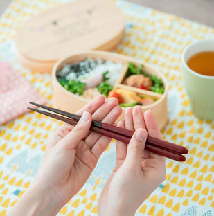 お箸　若狭塗　伝統工芸　日本　文化　お弁当　ランチ　自箸　贈り物　ギフト　セット　お祝い　引っ越し　和紙　模様　職人　技術