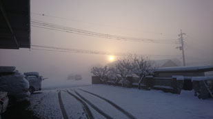 雪　太陽少し