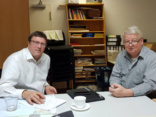 Bernward Wigger (Vorsitzender) u. Udo Lohoff (Geschäftsführer) im Büro des Aktionskreises in Hörstel-Bevergern