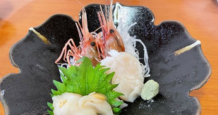 刺身(左から島牧産甘えび、マグロ、島牧産タコ)
