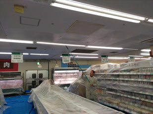 防カビ剤コーテイング作業中