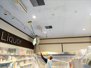 カビ除去作業中