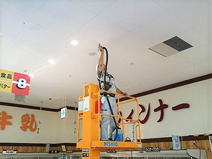 防カビ剤コーテイング作業中