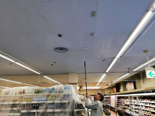 防カビ剤コーテイング作業中