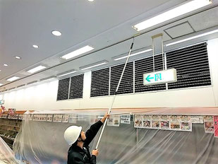 防カビ剤コーテイング作業中
