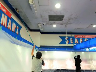 カビ除去作業中