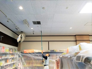 防カビ剤コーテイング作業中