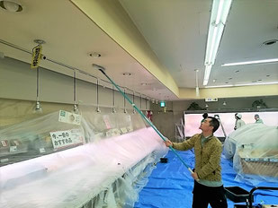 カビ除去作業中