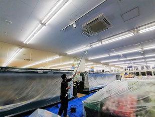 防カビ剤コーティング施工中