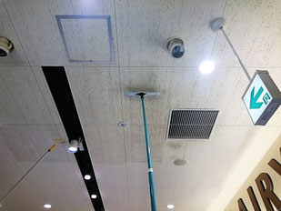 カビ除去作業中