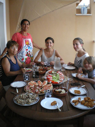 Préparation de tapas avec l'aide de mes apprenties.