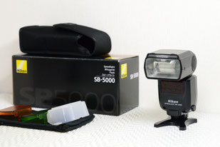 Nikon製のスピードライト(SB-5000)