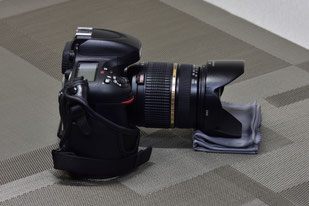 Nikon製ハンドストラップ(AH-4)：手首のベルトを締めた状態