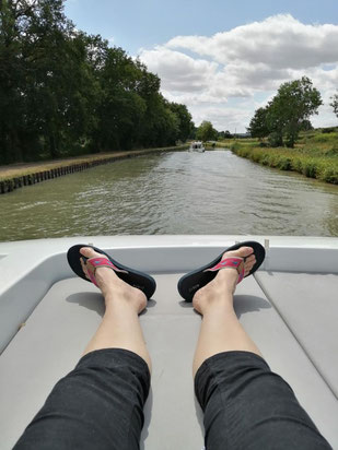 Fanny en hachiji dachi sur le canal latéral à la Loire