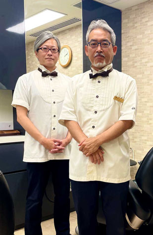 原 章雄・勝﨑隆之店長（左から）
