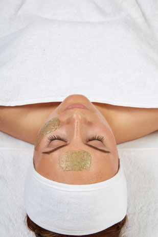 PermanentMakeUp Haarentfernung Wimpernlifting Akne Sofri LPG Gesichtsbehandlung Antiaging Needling Wimpernkranzverstärkung Microdermabrasion Akne Hauterneuerung LPGEndermologie Sofri Sofri Akne Lifting Gesichtsbehandlung LPG Farblichttherapie Lifting Akne