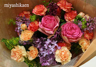 宮子花園では、プレゼント用にラッピングした花束をご予算に合わせてお作りいたします。