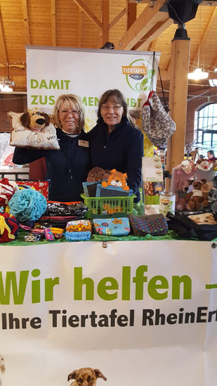Christiane und Marion auf der Hundemesse in Knechtsteden