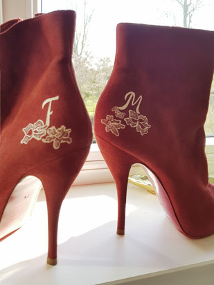 rode beschilderde schoenen voor vrouwen