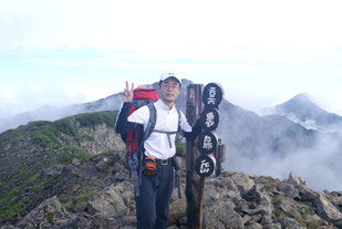 農鳥岳山頂　　　　※今回最後の山頂を踏む