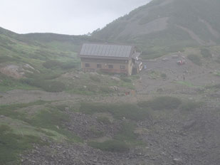 山頂直下の仙丈小屋