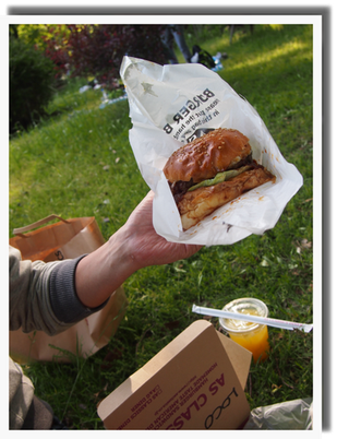 ピクニック^^! タモさんや 竹内豊さんも 食べてるクラシックバーガー^^
