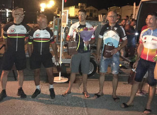 Bravo à Louis, dont le bouquet trop gros cache le maillot😂😉