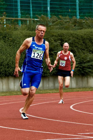 Reiner Heweling (M55) lief in den Sprintdisziplinen zum Doppelsieg.