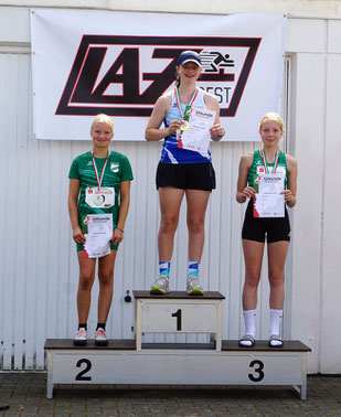 Die erst 14-jährige Charlotte Jochmann holte mit starken 46,86 m den NRW-Titel.