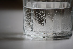 Glas mit Wasser