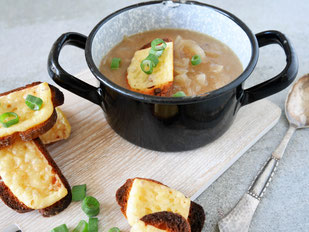 Zwiebelsuppe / Käsecroûtons