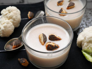 Karfiolcremesuppe / Mohnblüten