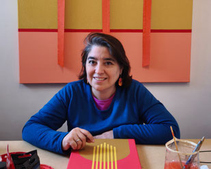 Imagen destacada google Maria de la Vega en su taller de arte