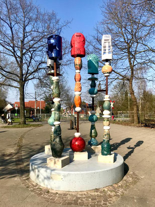 Skulptur "Vom Kommen und Gehen" in Bremen-Kattenturm - Kunst im öffentlichen Raum in Bremen Obervieland (Foto: 04-2018, Jens Schmidt)
