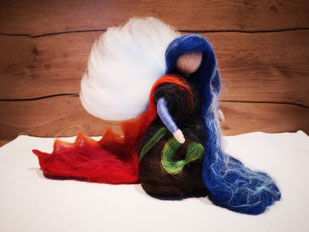 Handgefertigtes Elementarwesen aus Filz – Feuer, Wasser, Erde & Luft vereint. Spirituelle Dekoration & Geschenk für Heiler..