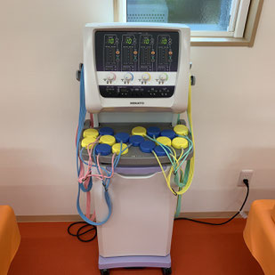 ［中古激安！］整骨院でも使われている低周波機器（バストアップパットあり） image.jpg