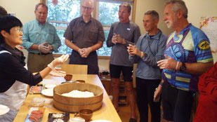 昨年10月　京都北白川にて米国からの10名の寿司づくり体験