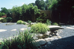 Ermatingen, Kreuzlingen, Thurgau, Steingarten, asiatisch, Bachlauf, Kies, Trittplatten, Bambus, Formgehölz 