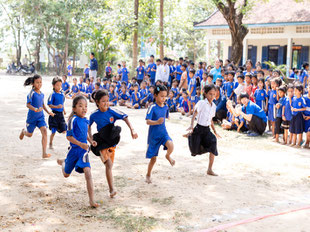 カンボジアの小学校で運動会を実施！（小学校で交流）