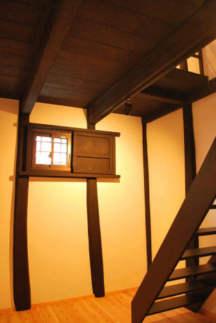 c751 蔵の窓 古い お蔵の窓