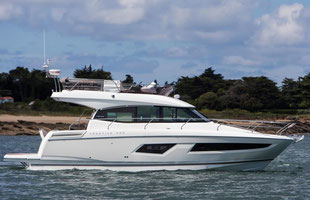 Boat rental Jeanneau Prestige 420 with & without skipper