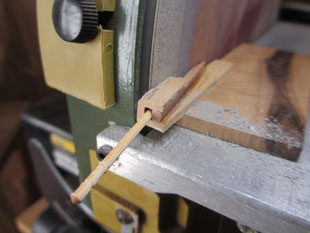 爪楊枝の先端加工治具の使用例 ・ディスクサンダーに取付けて、木栓用の爪楊枝の加工治具