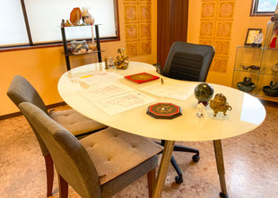 2階は鑑定室となっております（要予約）