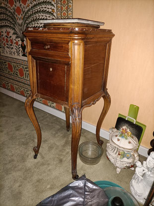 Chevet en noyer massif