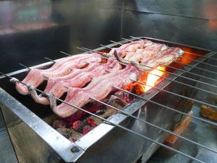 秘伝のタレを使用した鰻の長焼き