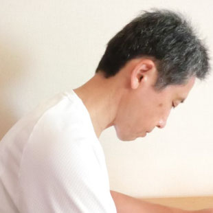 前傾座位