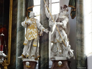 Hochaltarfiguren St. Aquilin (links), St. Georg (rechts)